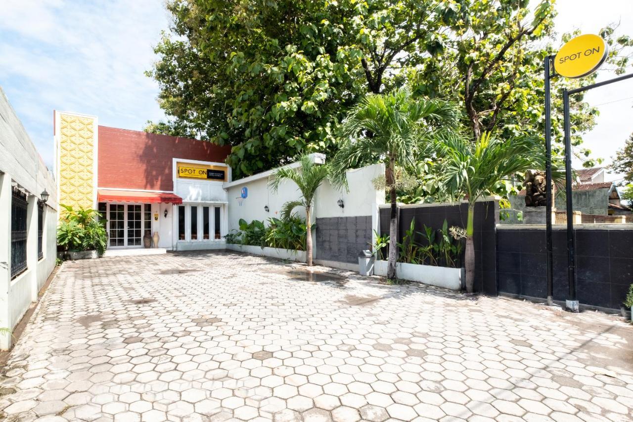 SPOT ON 2419 Rumah Nugraha Hotel Syariah Yogyakarta Bagian luar foto