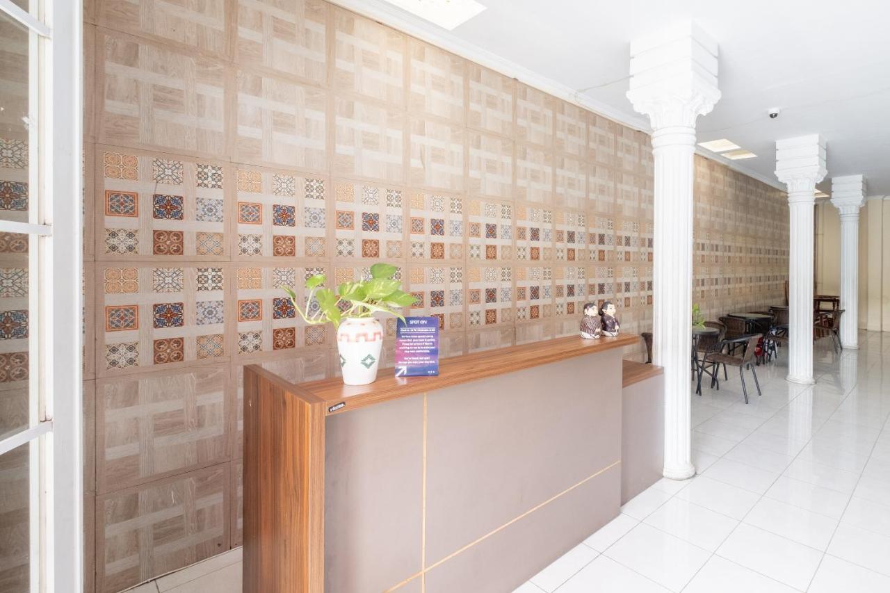 SPOT ON 2419 Rumah Nugraha Hotel Syariah Yogyakarta Bagian luar foto