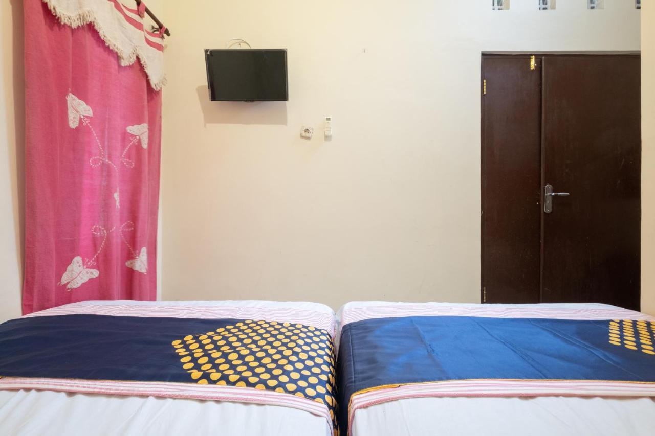 SPOT ON 2419 Rumah Nugraha Hotel Syariah Yogyakarta Bagian luar foto